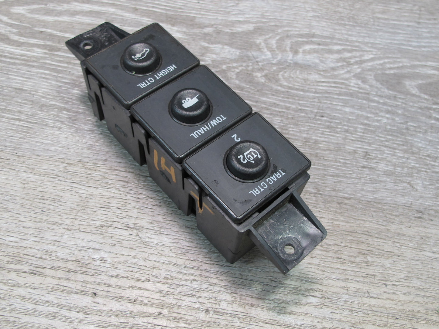 2003 -2007 Hummer H2 Dash Center Traction Control & TOW Haul Switch 15192440