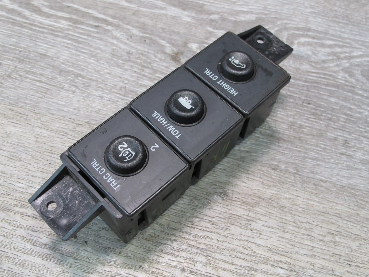2003 -2007 Hummer H2 Dash Center Traction Control & TOW Haul Switch 15192440
