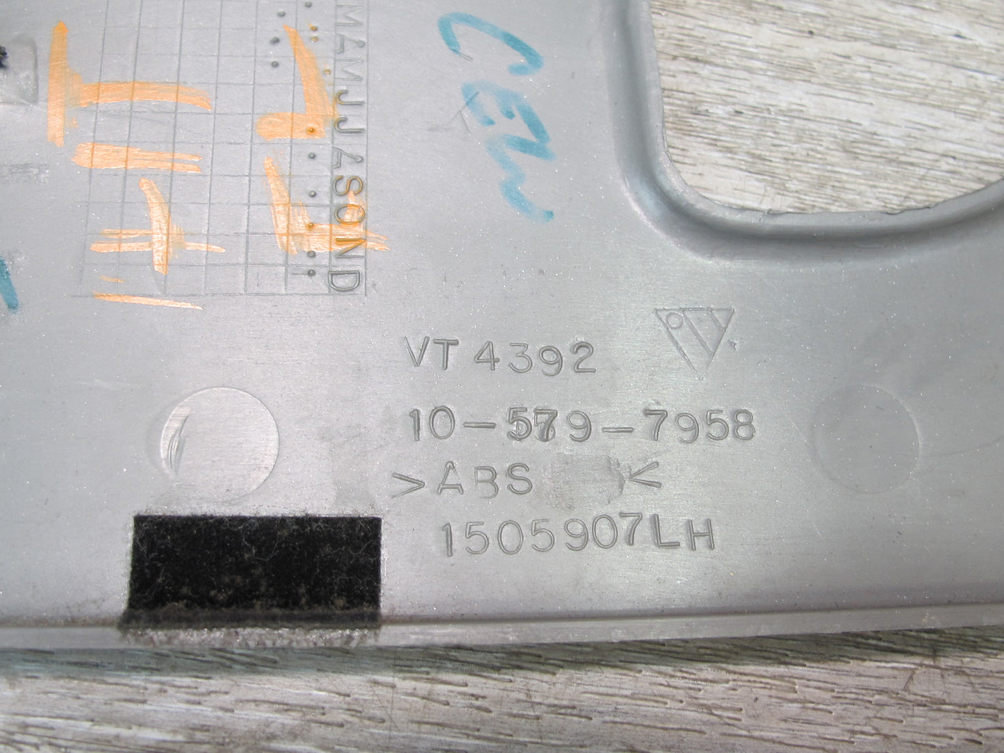 2003-2007 Hummer H2 Front Left Door Panel Pull Handle Trim 1505907
