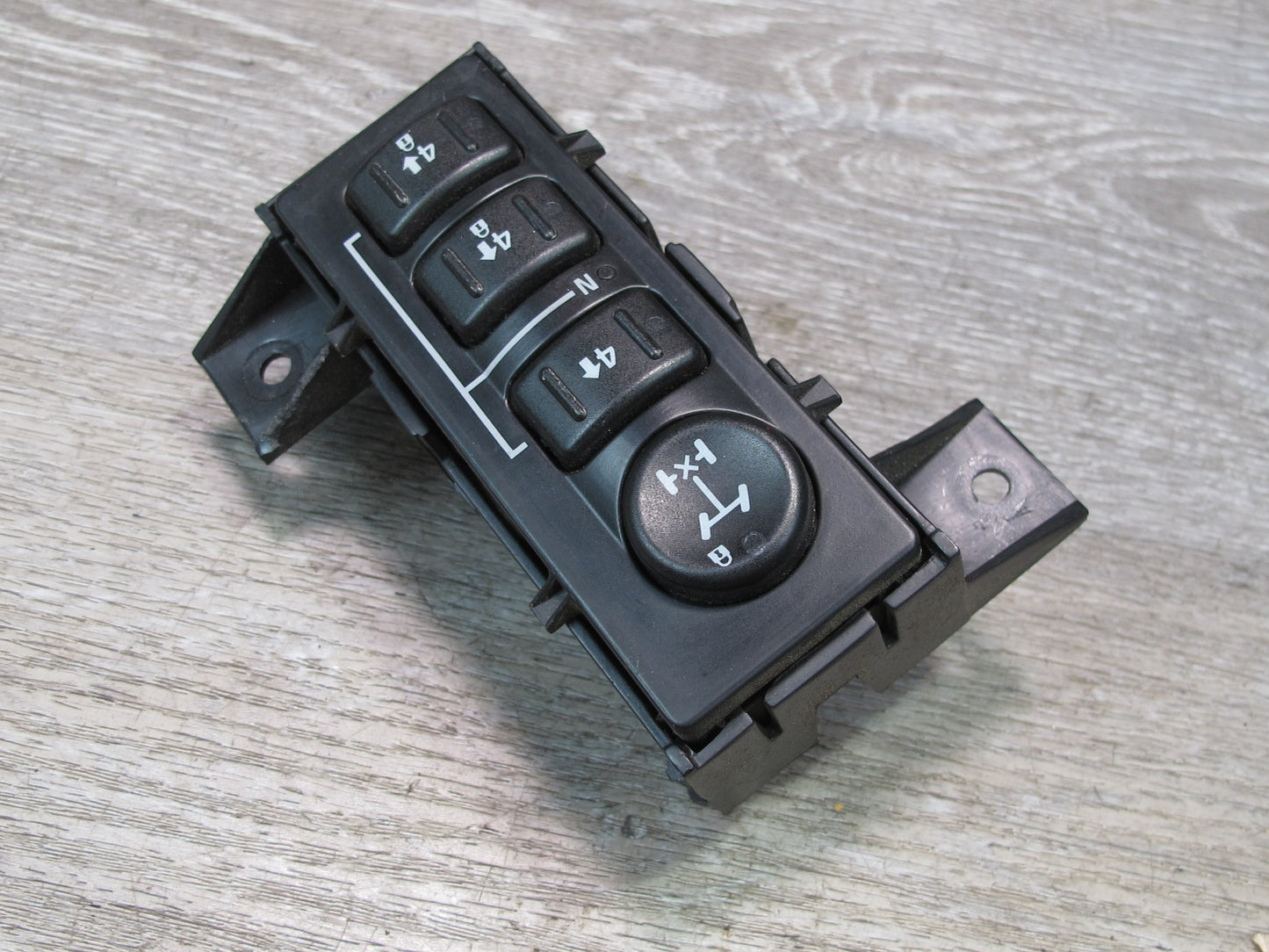 2003-2007 Hummer H2 Dash Transfer Case Select Control Switch W/bracket 15192439