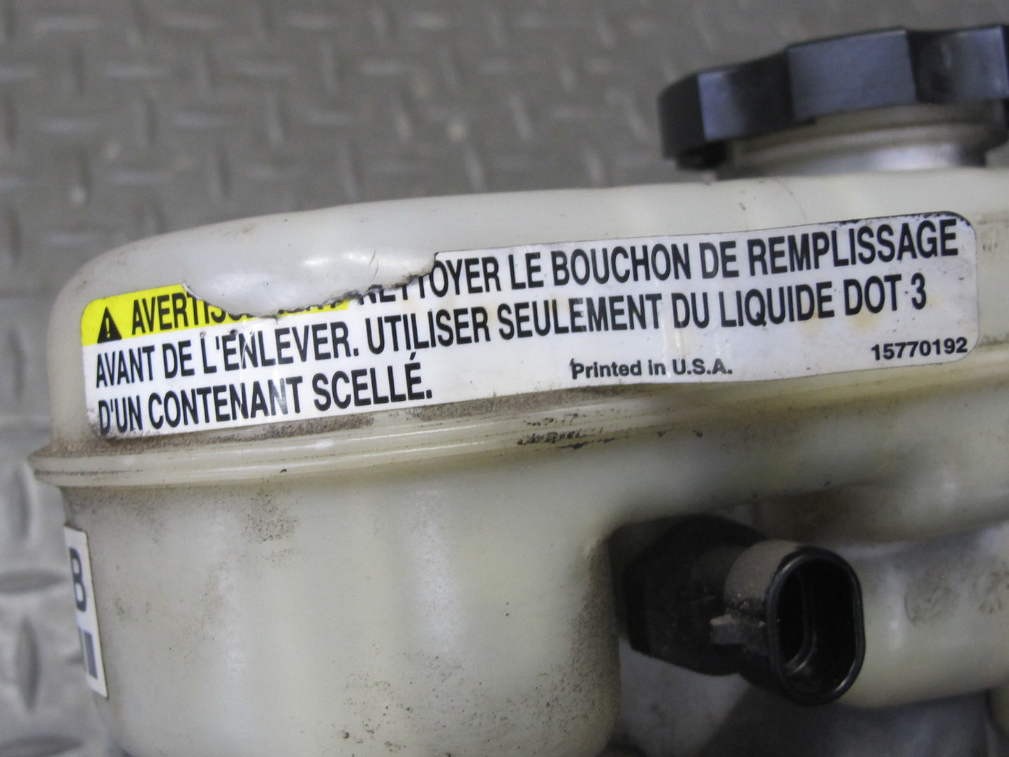 2004-2008 Cadillac XLR Power Brake Booster Master Cylinder Fluid Reservoir