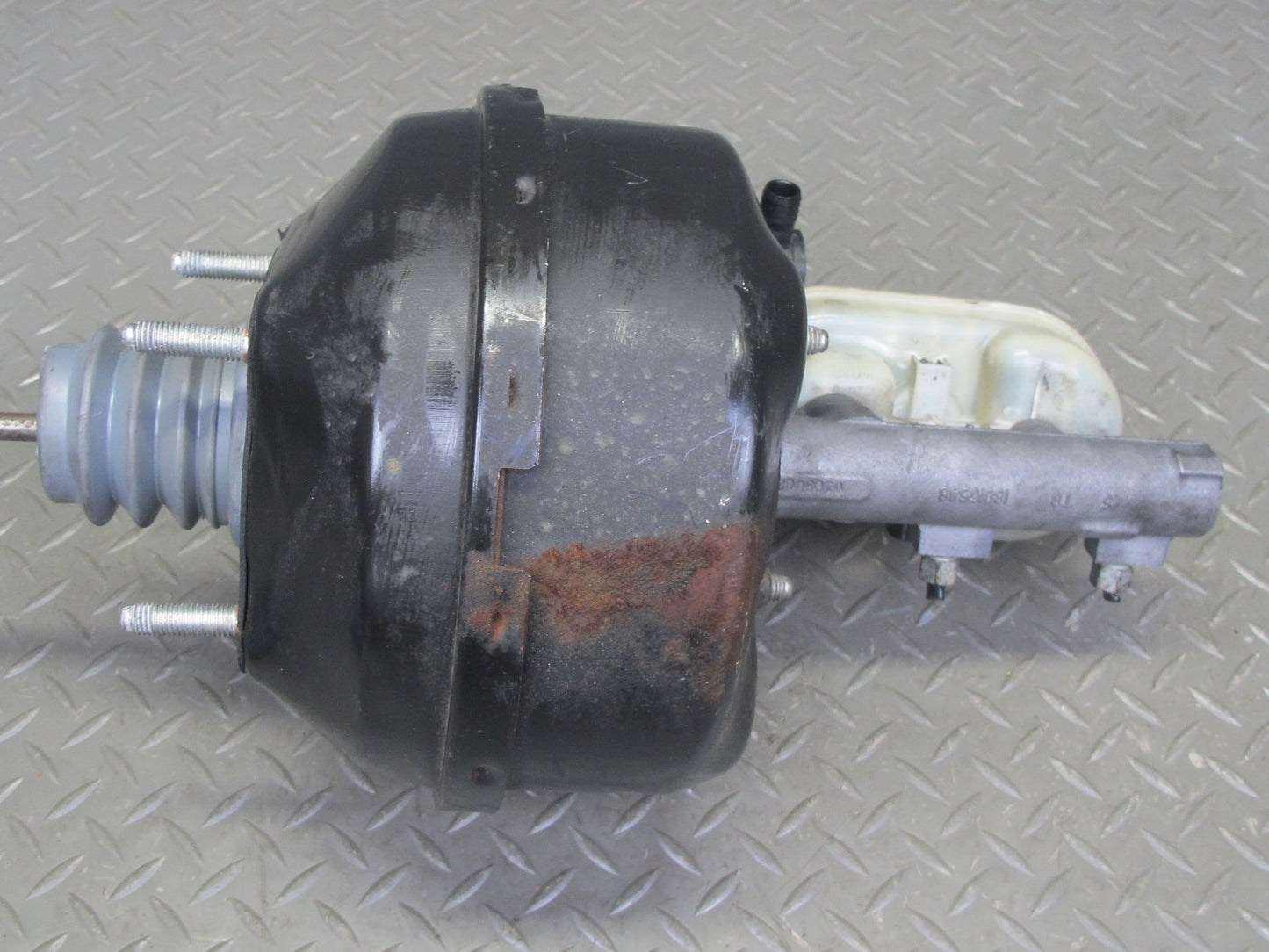 2004-2008 Cadillac XLR Power Brake Booster Master Cylinder Fluid Reservoir