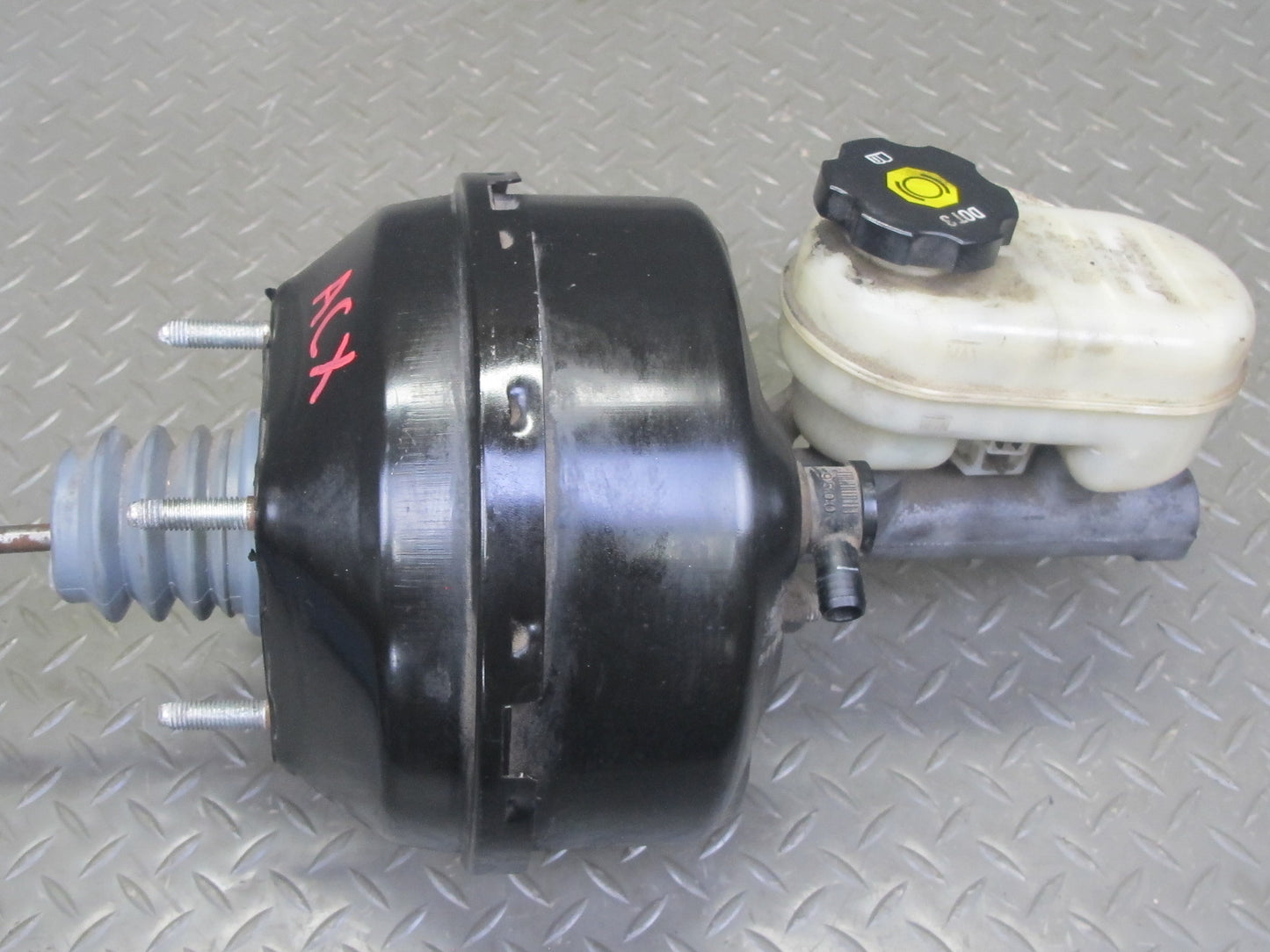 2004-2008 Cadillac XLR Power Brake Booster Master Cylinder Fluid Reservoir