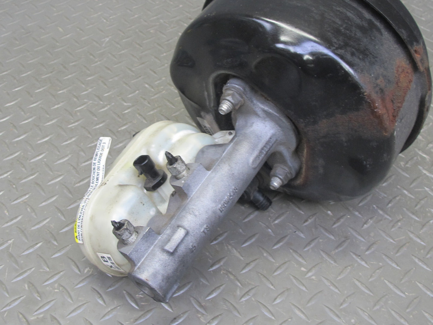 2004-2008 Cadillac XLR Power Brake Booster Master Cylinder Fluid Reservoir