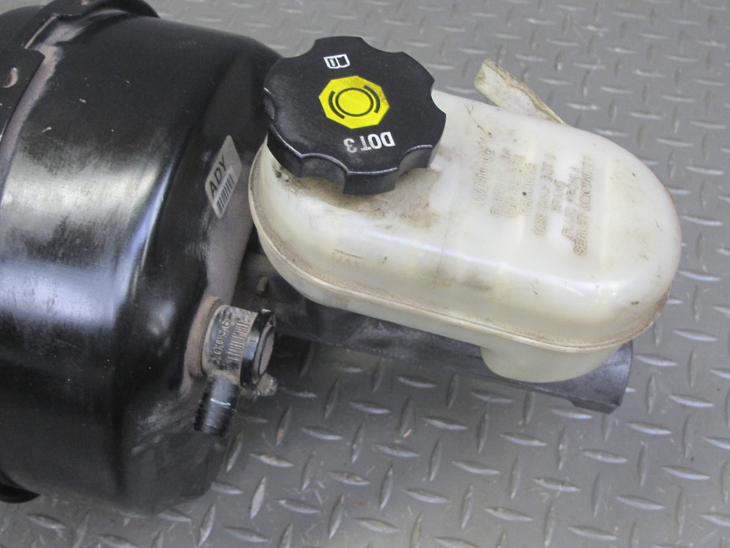 2004-2008 Cadillac XLR Power Brake Booster Master Cylinder Fluid Reservoir