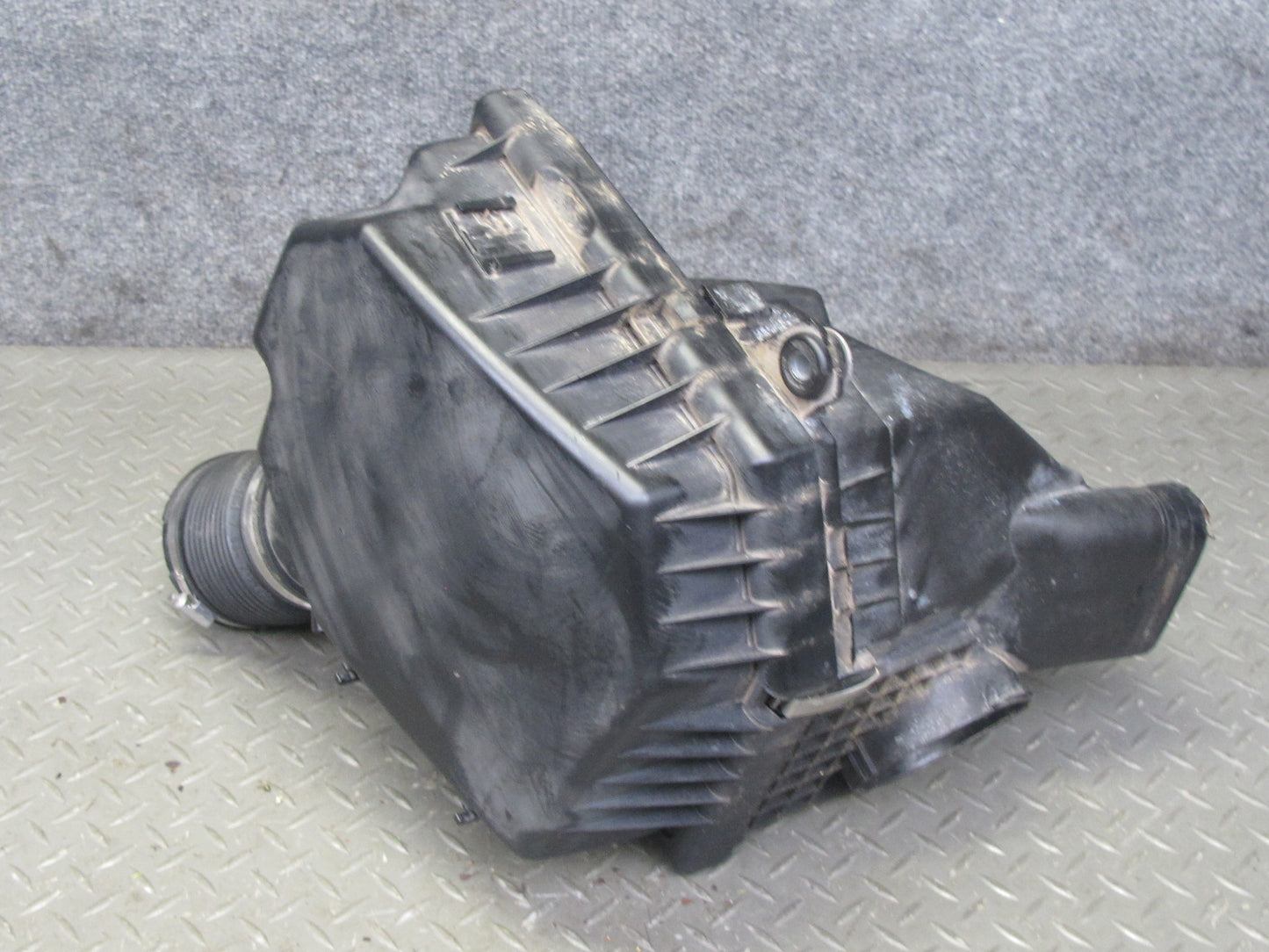 2006-2010 BMW E63 E64 M5 M6 Left Air Intake Cleaner Filter Box Assembly 7834502