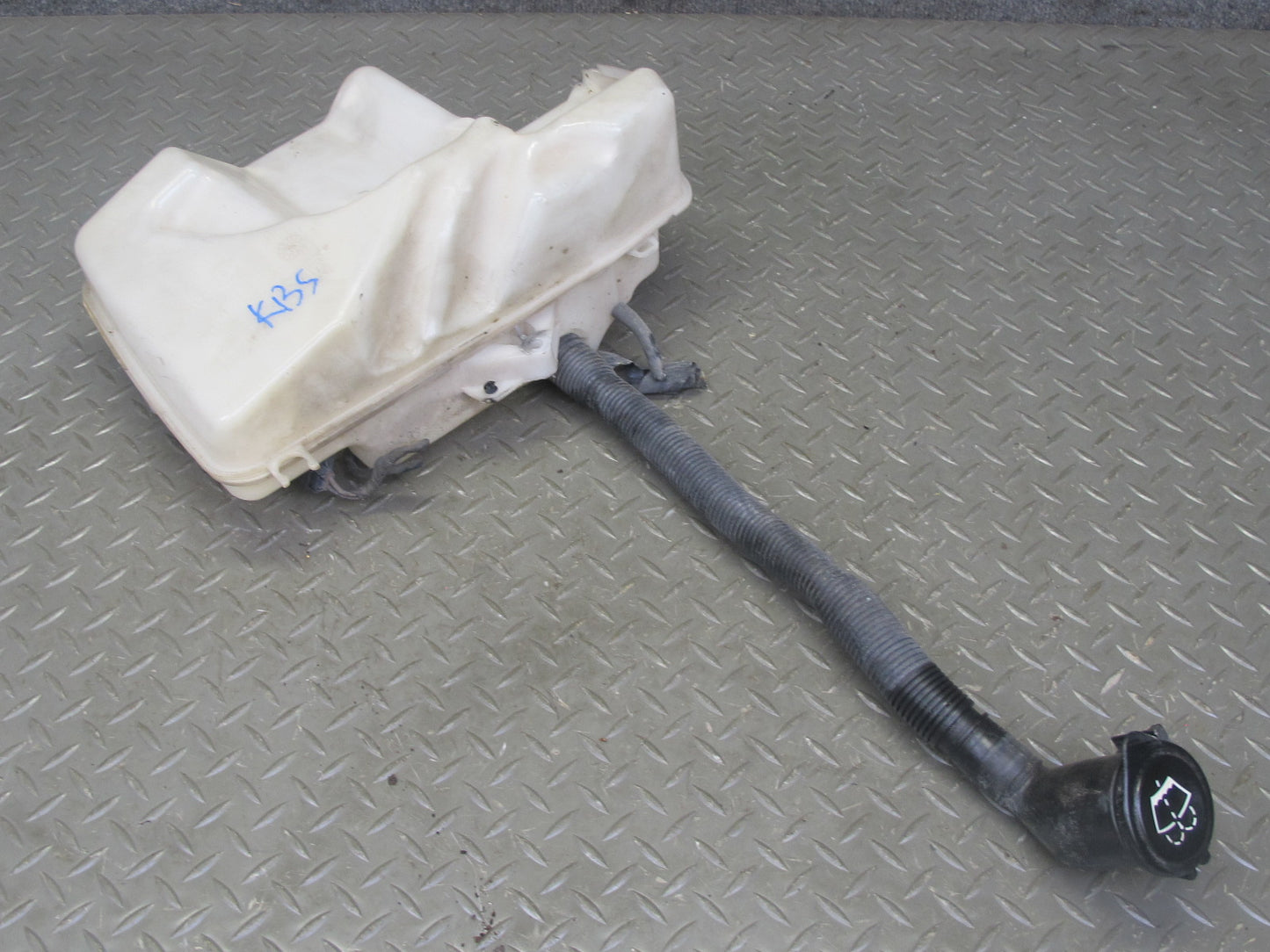 2006-2010 BMW E63 E64 Windshield Washer Fluid Reservoir Tank w Pump 7896391