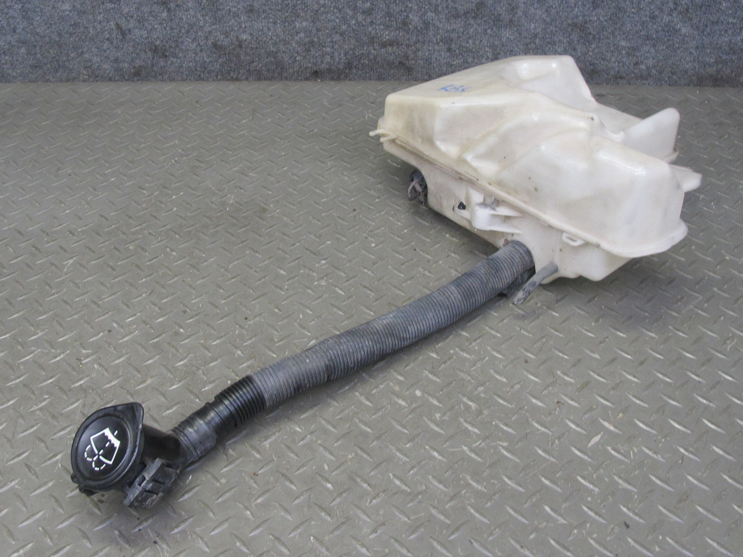 2006-2010 BMW E63 E64 Windshield Washer Fluid Reservoir Tank w Pump 7896391