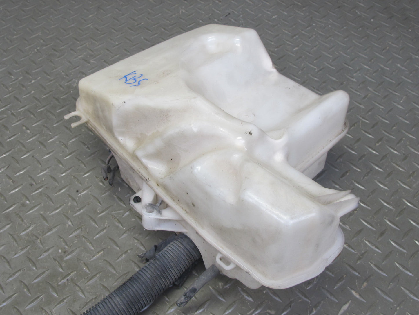 2006-2010 BMW E63 E64 Windshield Washer Fluid Reservoir Tank w Pump 7896391