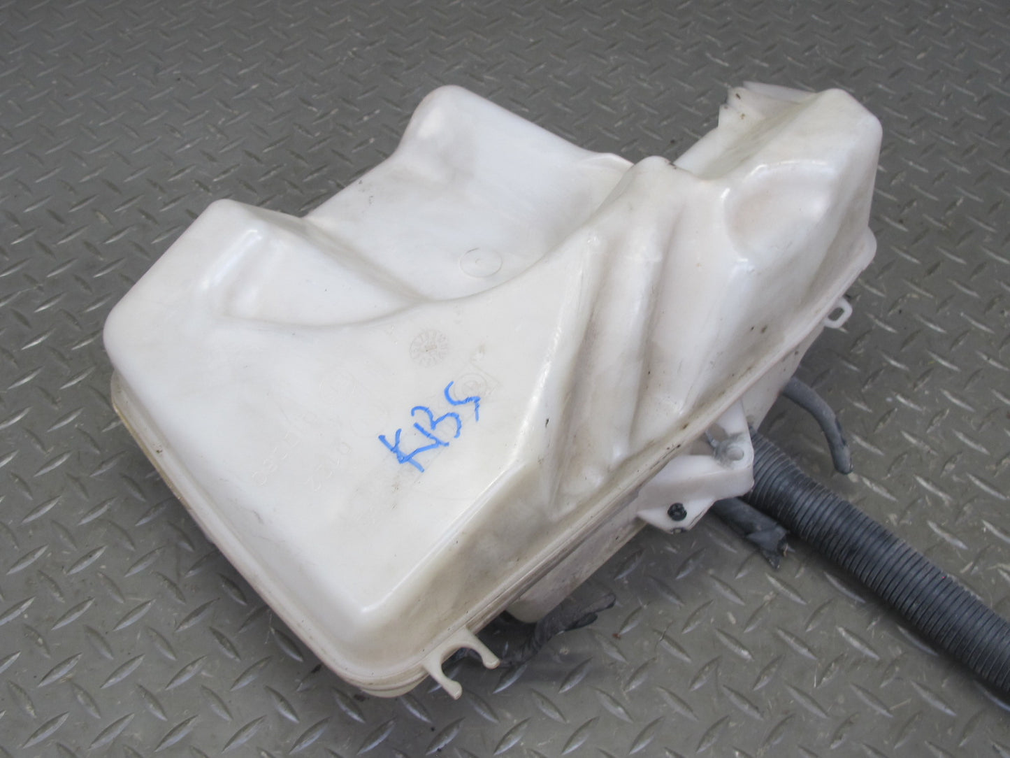 2006-2010 BMW E63 E64 Windshield Washer Fluid Reservoir Tank w Pump 7896391
