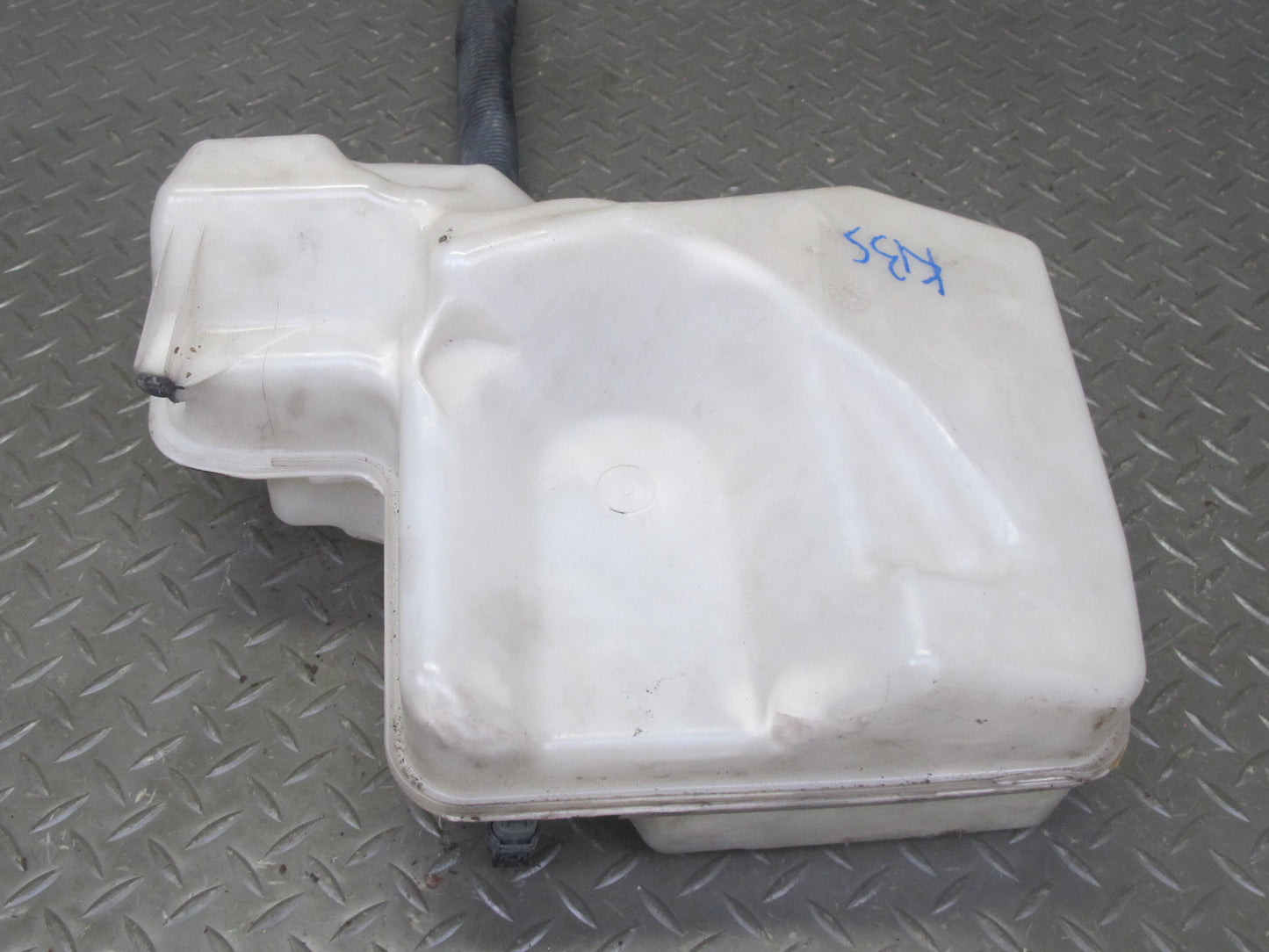 2006-2010 BMW E63 E64 Windshield Washer Fluid Reservoir Tank w Pump 7896391