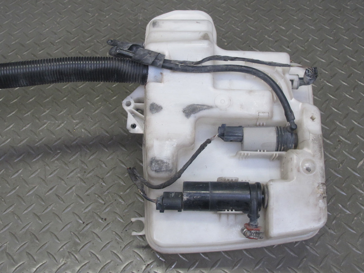 2006-2010 BMW E63 E64 Windshield Washer Fluid Reservoir Tank w Pump 7896391