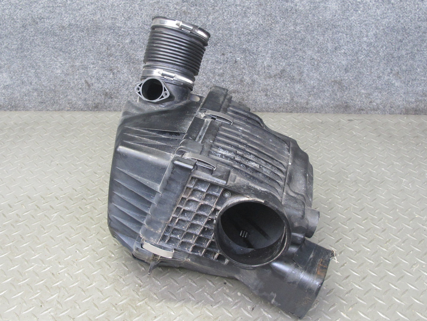 2006-2010 BMW E63 E64 M5 M6 Right Air Intake Cleaner Filter Box Assembly 7834501