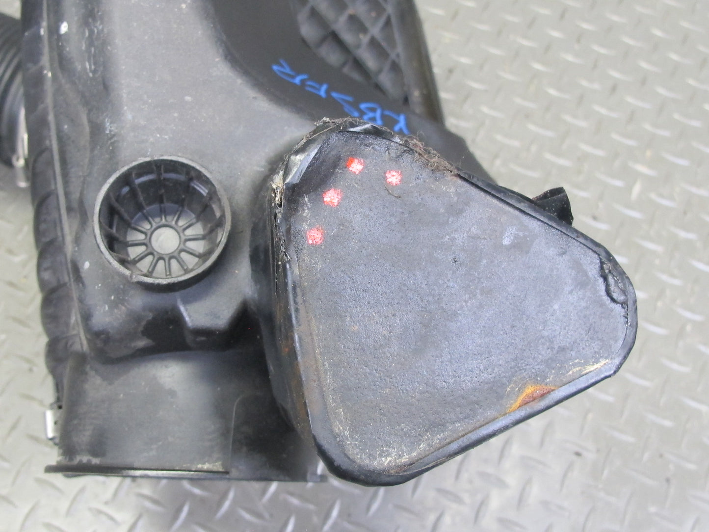2006-2010 BMW E63 E64 M5 M6 Right Air Intake Cleaner Filter Box Assembly 7834501