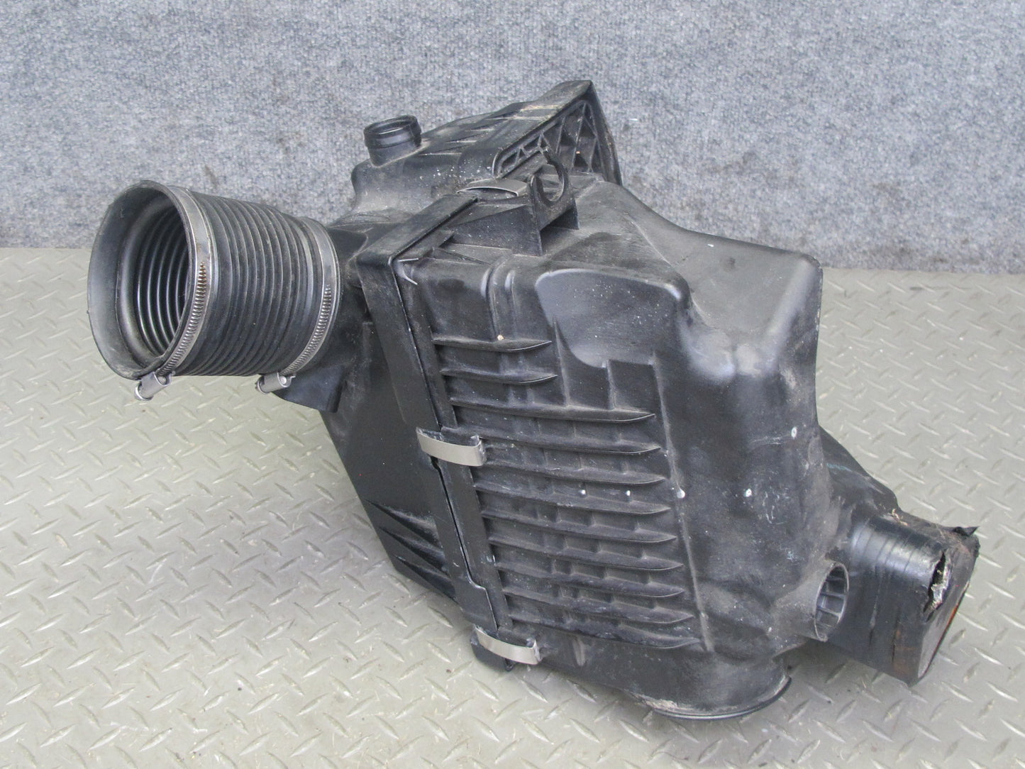 2006-2010 BMW E63 E64 M5 M6 Right Air Intake Cleaner Filter Box Assembly 7834501
