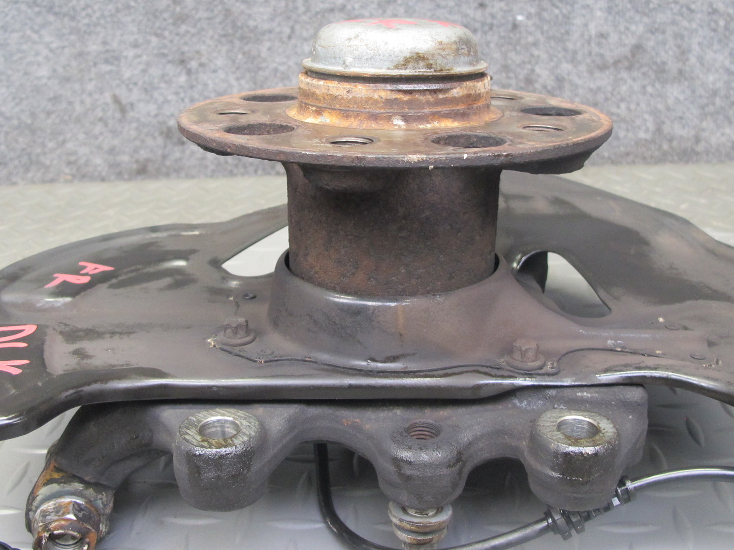 2012-2020 Mercedes R172 SLK SLC RWD Front Right Side Spindle Knuckle Wheel Hub