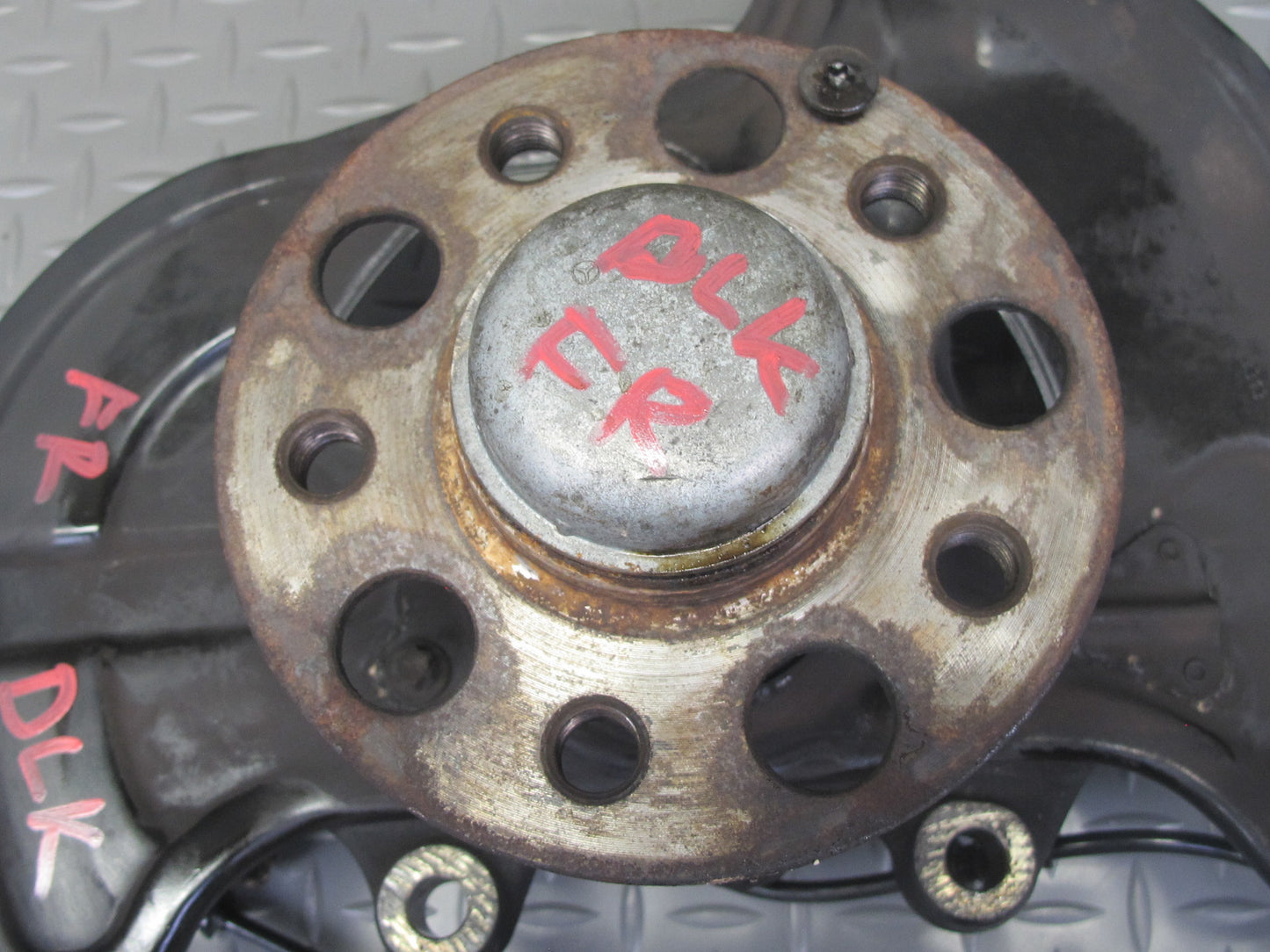 2012-2020 Mercedes R172 SLK SLC RWD Front Right Side Spindle Knuckle Wheel Hub