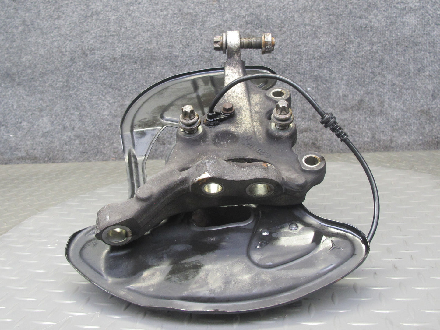 2012-2020 Mercedes R172 SLK SLC RWD Front Right Side Spindle Knuckle Wheel Hub