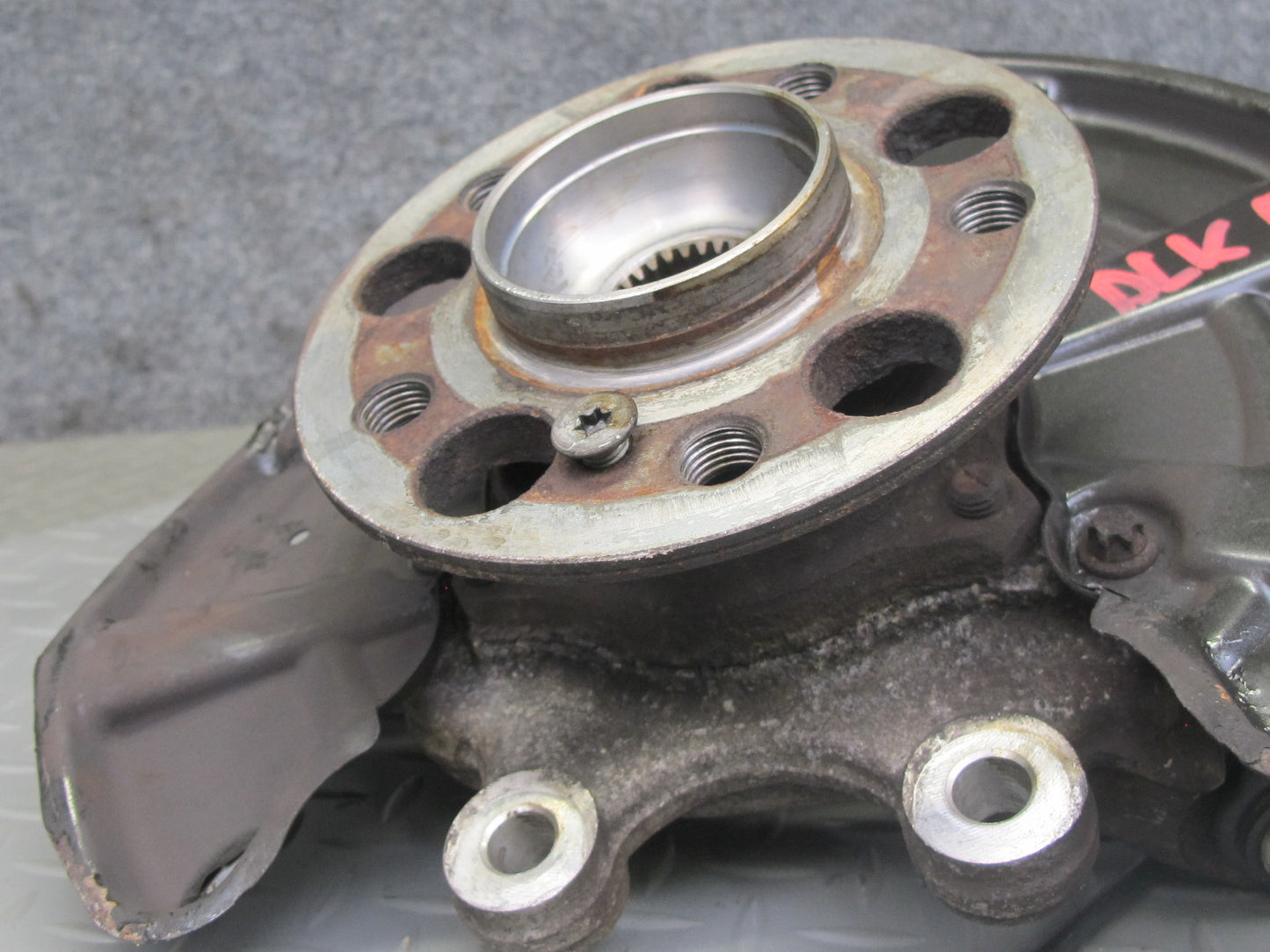 2012-2020 Mercedes R172 SLK SLC RWD Rear Right Side Spindle Knuckle Wheel Hub