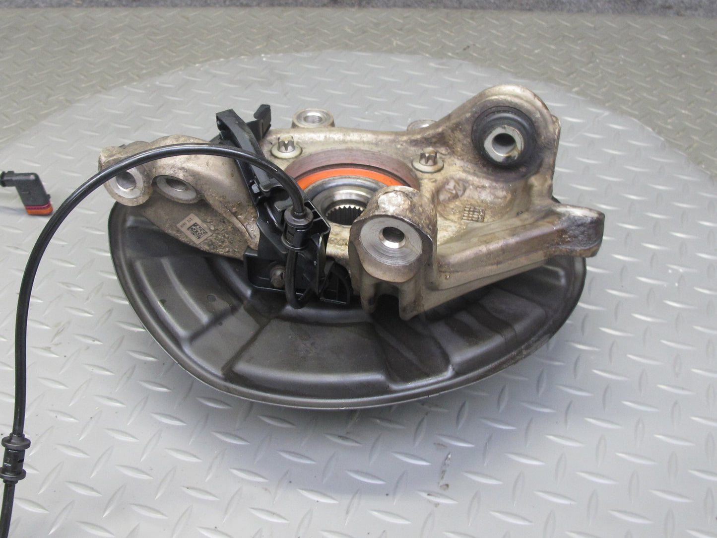 2012-2020 Mercedes R172 SLK SLC RWD Rear Right Side Spindle Knuckle Wheel Hub