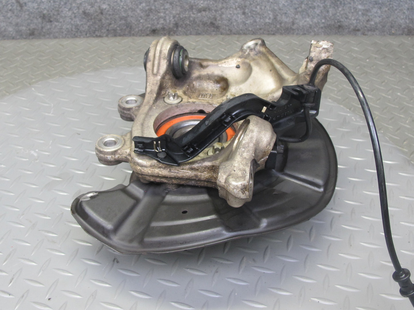 2012-2020 Mercedes R172 SLK SLC RWD Rear Right Side Spindle Knuckle Wheel Hub