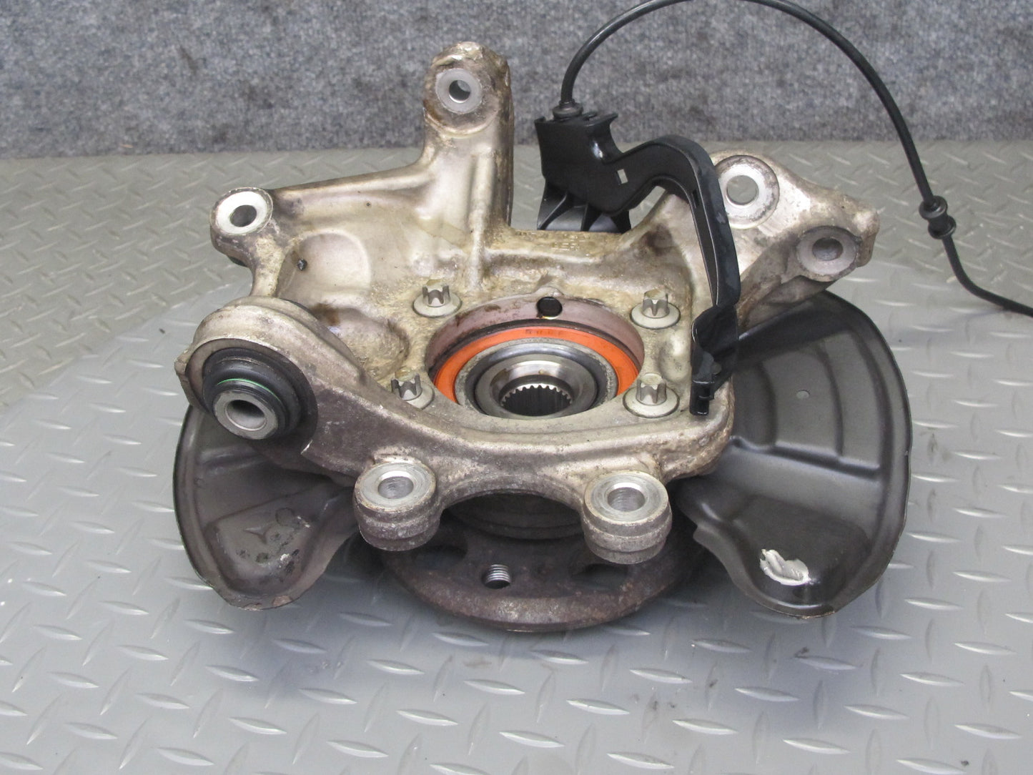 2012-2020 Mercedes R172 SLK SLC RWD Rear Right Side Spindle Knuckle Wheel Hub