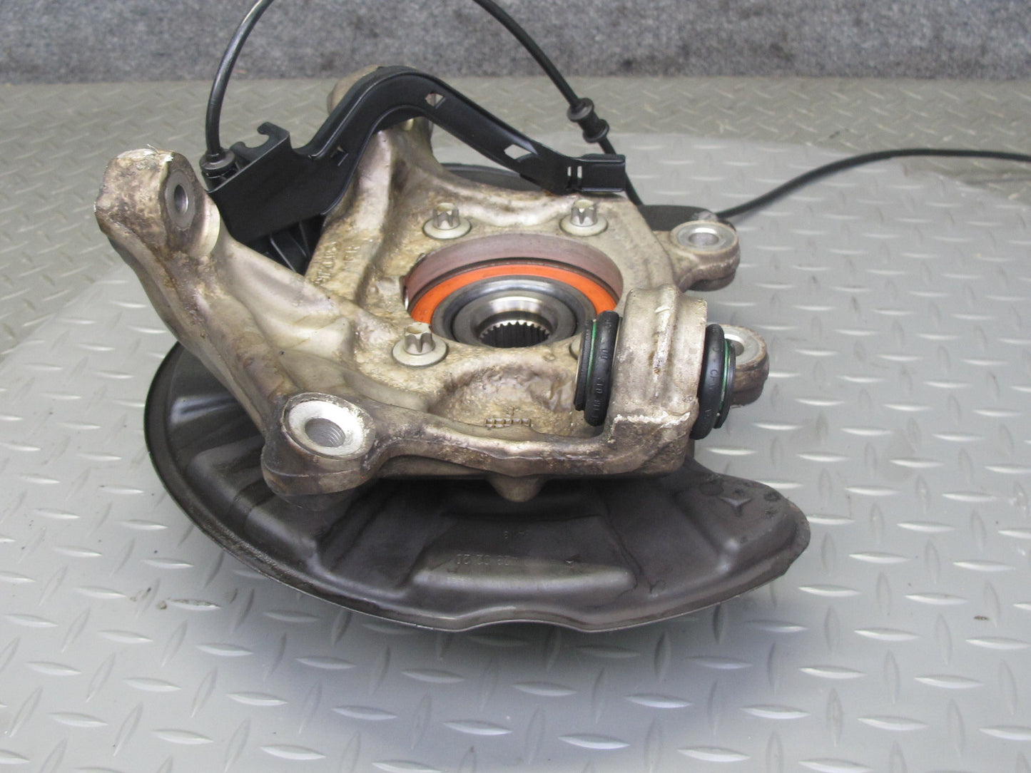 2012-2020 Mercedes R172 SLK SLC RWD Rear Right Side Spindle Knuckle Wheel Hub
