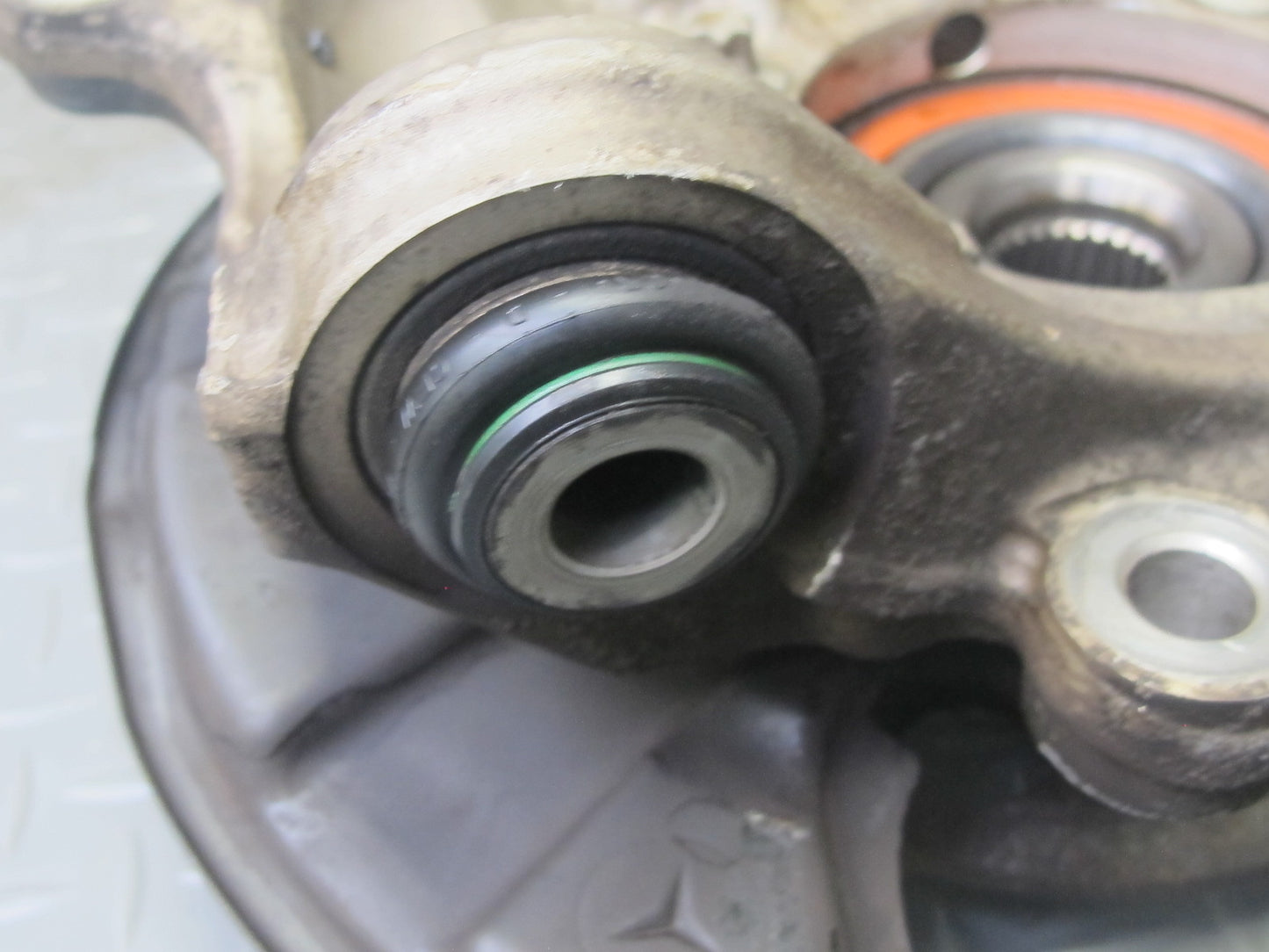2012-2020 Mercedes R172 SLK SLC RWD Rear Right Side Spindle Knuckle Wheel Hub