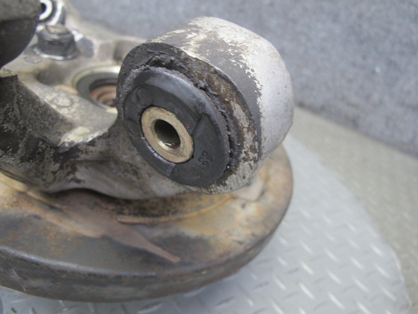 91-96 Nissan Z32 300ZX NON Turbo Rear Left Spindle Knuckle Wheel Hub OEM