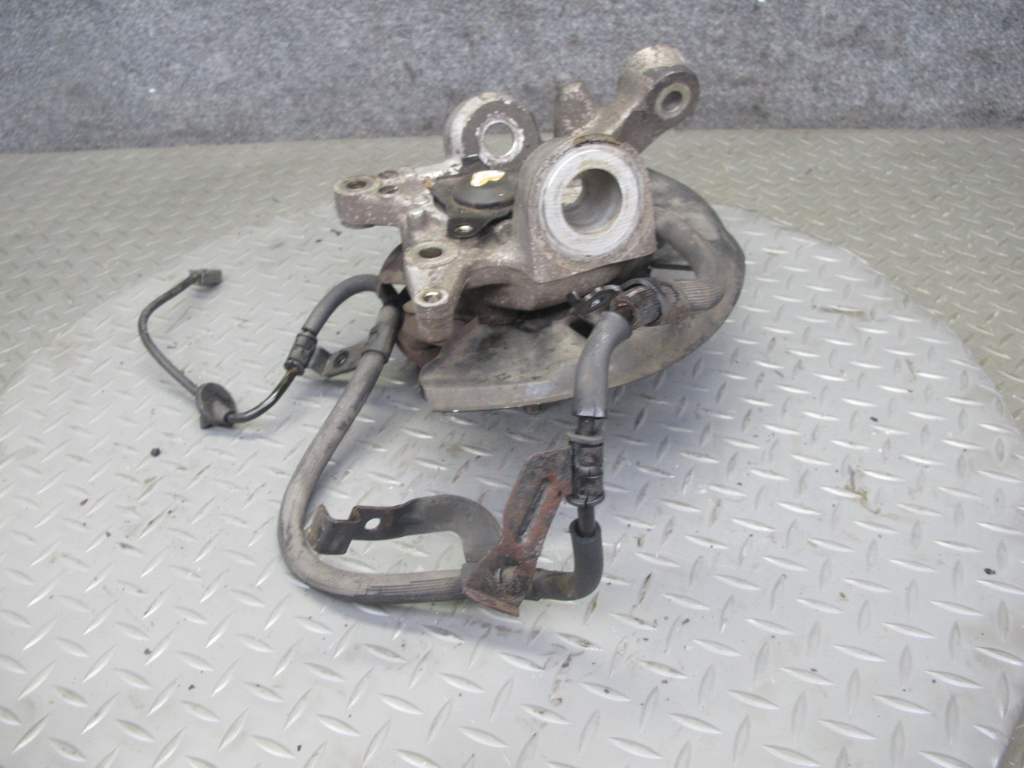 92-96 Nissan Z32 300ZX NON Turbo Front Left Spindle Knuckle Wheel Hub OEM