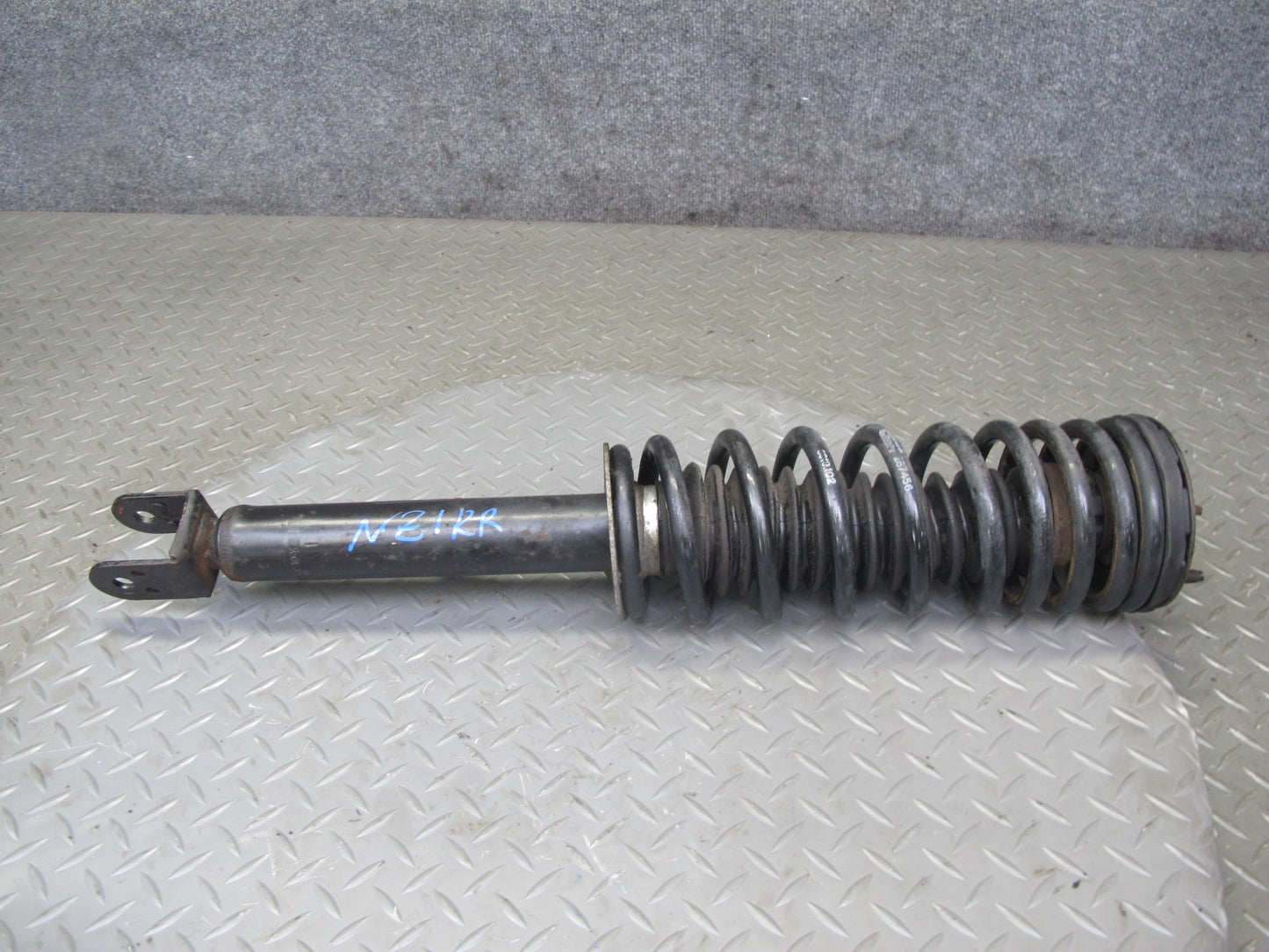 90-96 Nissan Z32 300ZX NON Turbo 2+2 Set of 2 Rear Strut Shock Absorber OEM