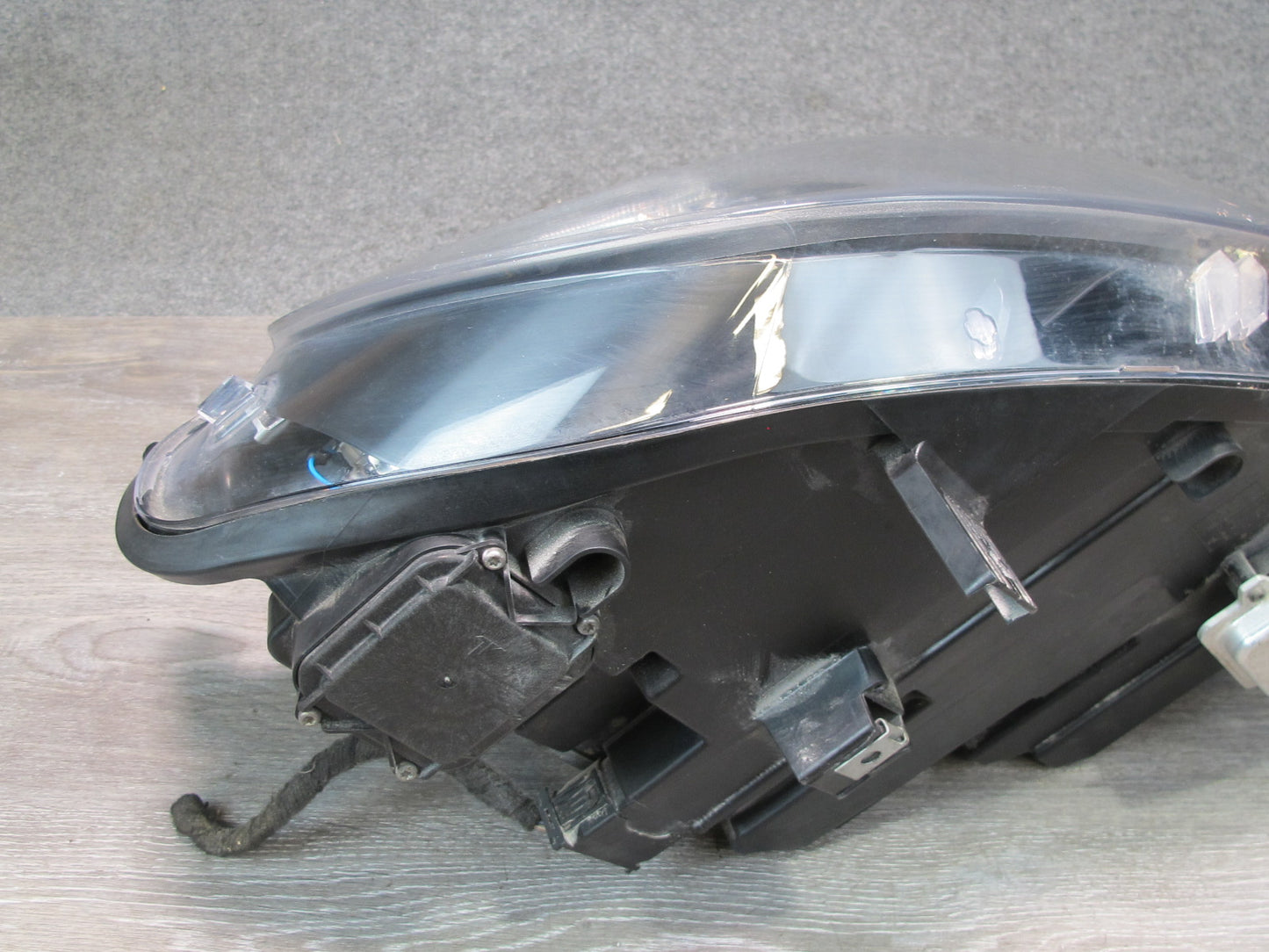 2010-2014 BMW E71 E72 X6 Front Right Adaptive Xenon HID Headlight Lamp w Ballast