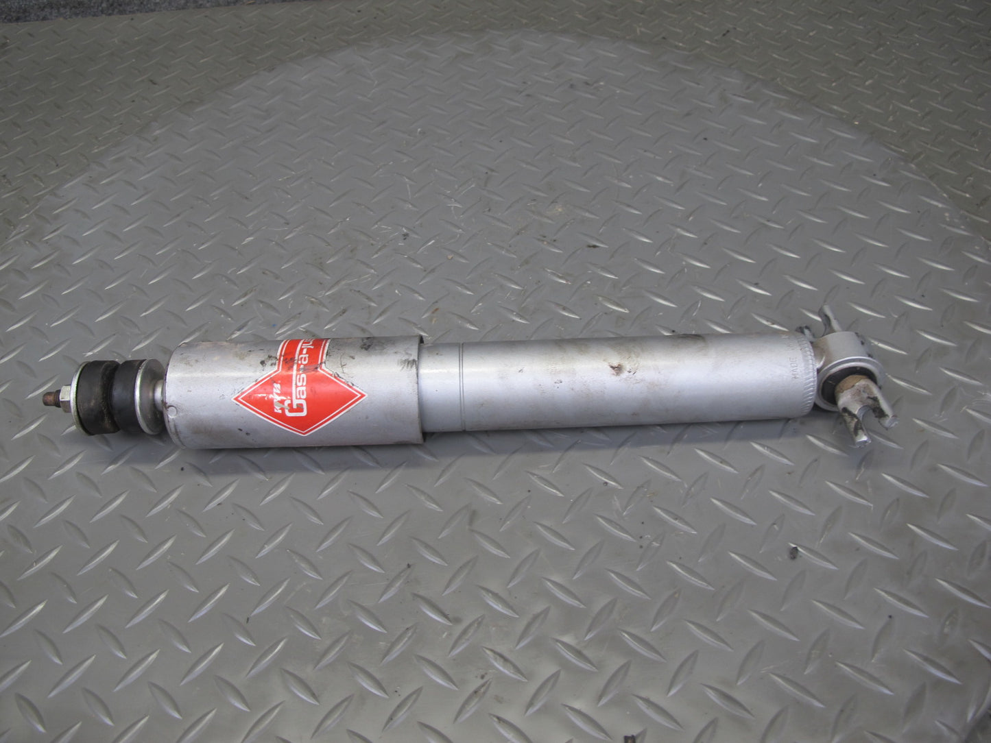 89-96 Chevrolet Corvette C4 Set of 2 Front Left & Right Strut Shock Absorber KYB