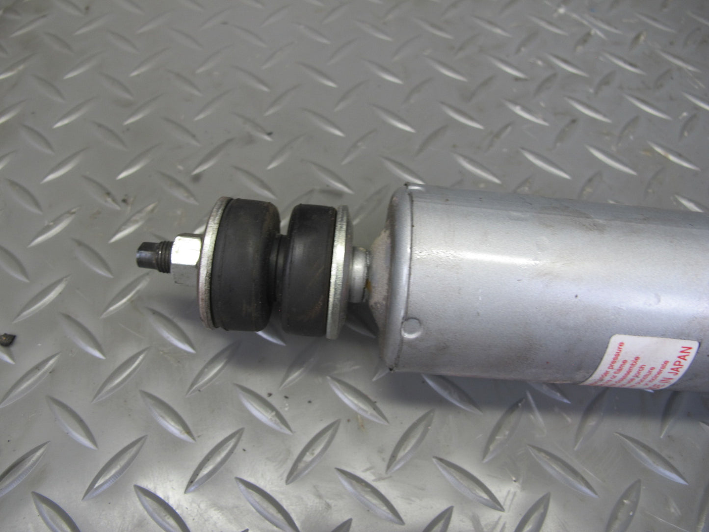 89-96 Chevrolet Corvette C4 Set of 2 Front Left & Right Strut Shock Absorber KYB
