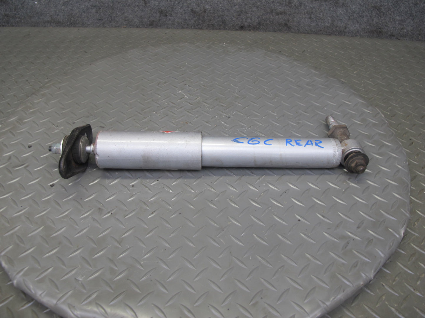 88-96 Chevrolet Corvette C4 Set of 2 Rear Left & Right Strut Shock Absorber KYB