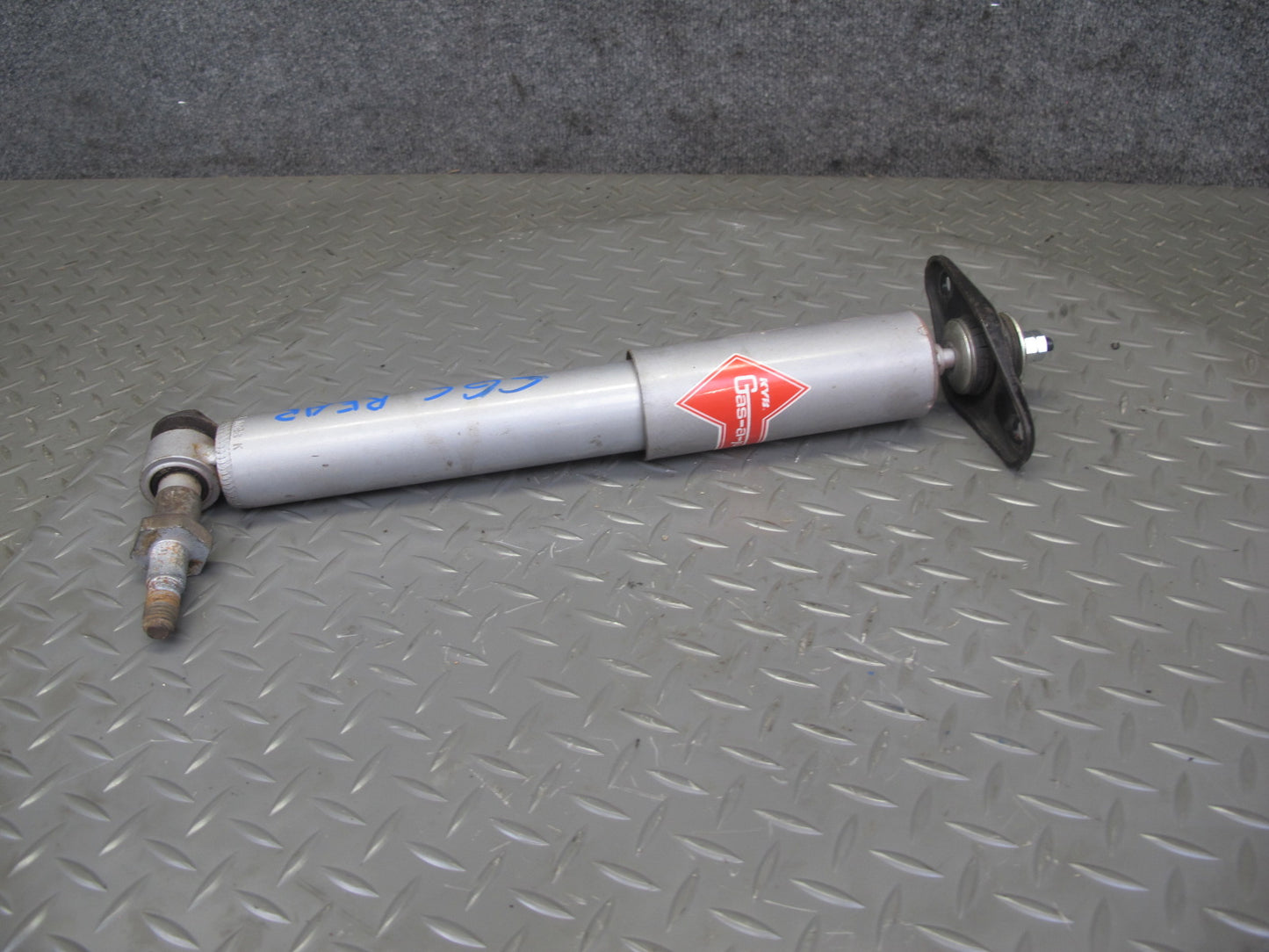 88-96 Chevrolet Corvette C4 Set of 2 Rear Left & Right Strut Shock Absorber KYB