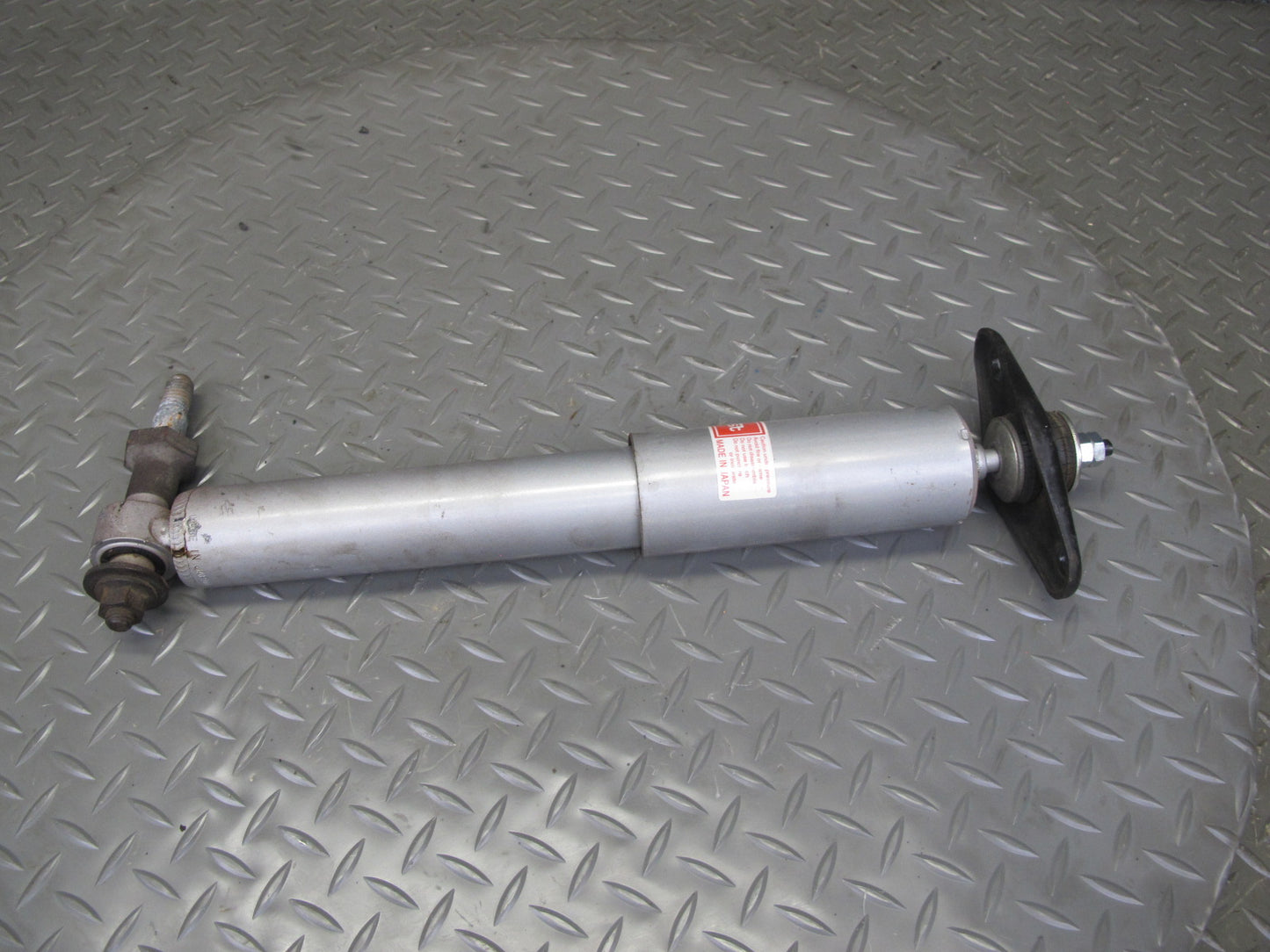 88-96 Chevrolet Corvette C4 Set of 2 Rear Left & Right Strut Shock Absorber KYB