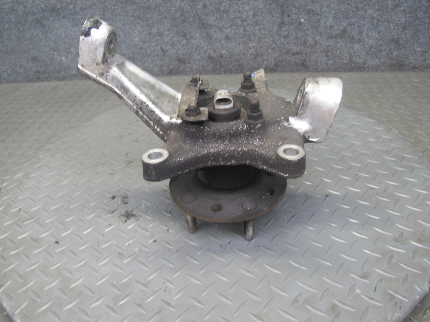 91-96 Chevrolet Corvette C4 Front Left Spindle Knuckle Wheel Hub Bearing OEM
