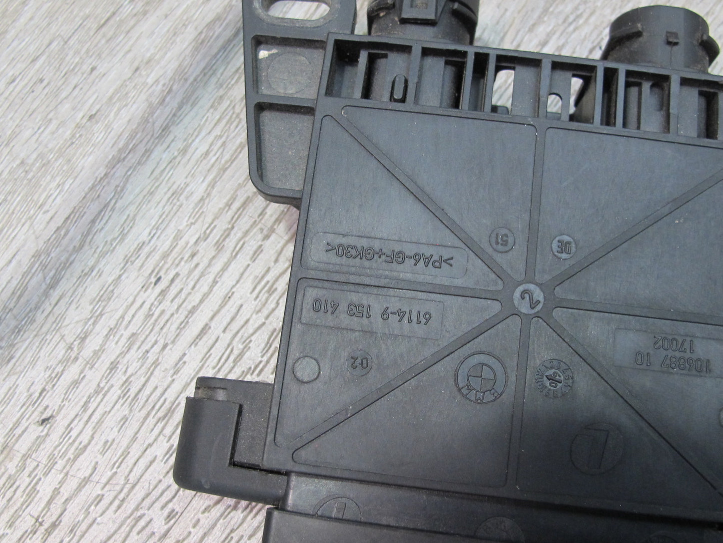 2010-2011 BMW E71 E72 X6 Hybrid Front B+ Distribution Point Battery Fuse 9204768