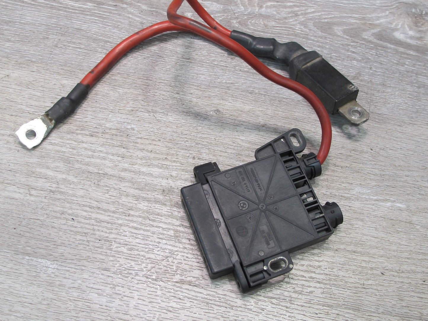 2010-2011 BMW E71 E72 X6 Hybrid Front B+ Distribution Point Battery Fuse 9204768
