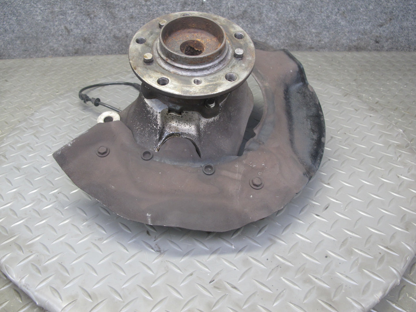2006-2010 BMW E63 E64 M6 Front Right Spindle Knuckle Wheel Hub Bearing