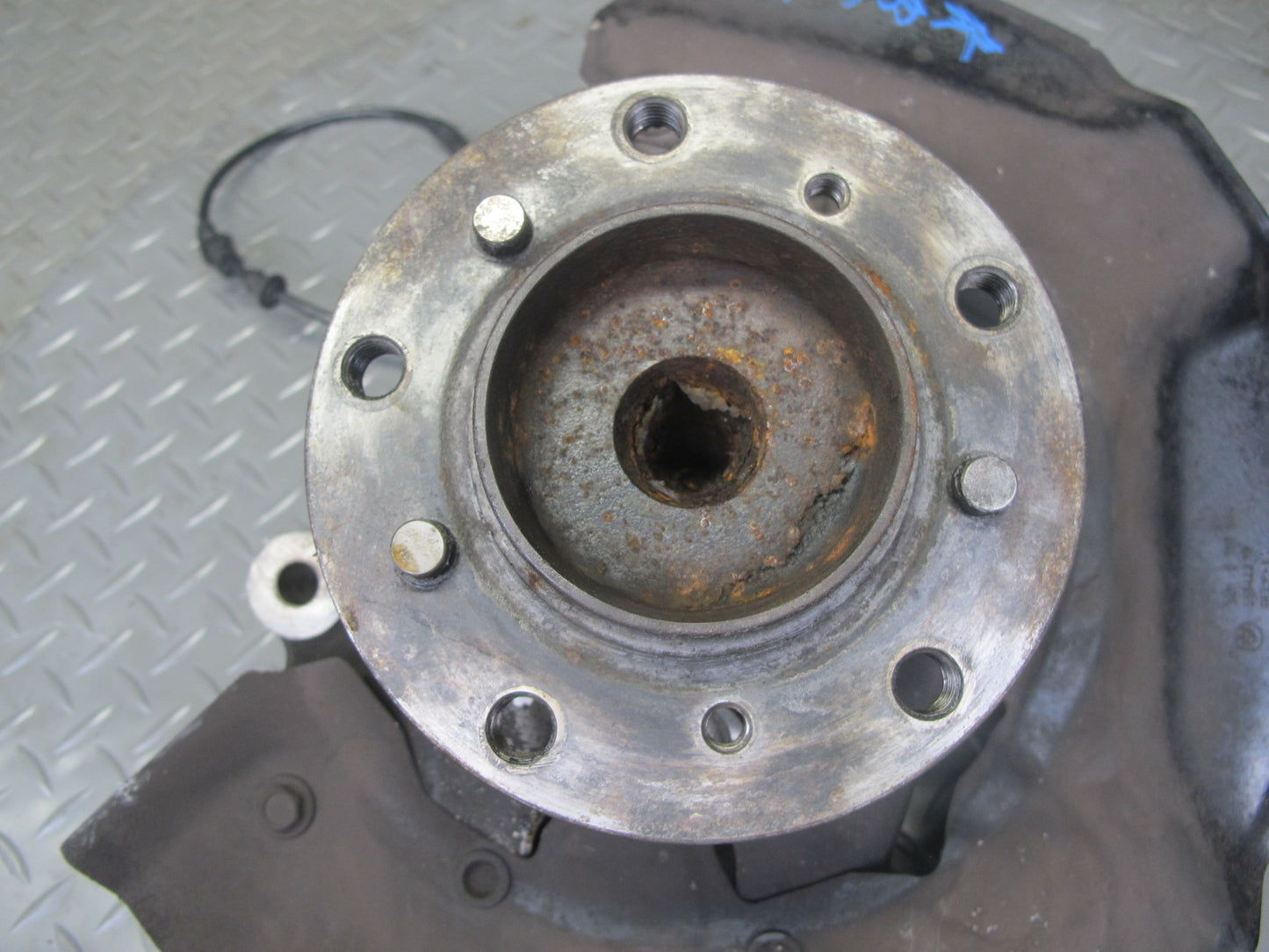 2006-2010 BMW E63 E64 M6 Front Right Spindle Knuckle Wheel Hub Bearing