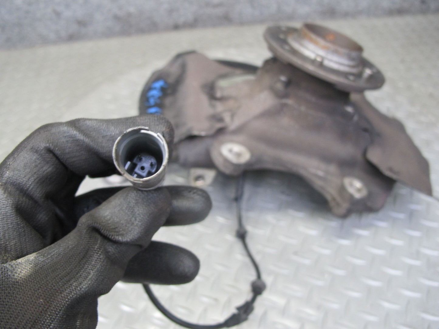 2006-2010 BMW E63 E64 M6 Front Right Spindle Knuckle Wheel Hub Bearing