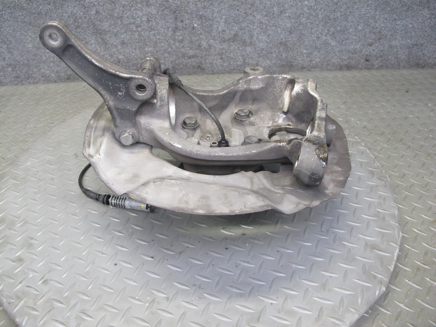 2006-2010 BMW E63 E64 M6 Front Right Spindle Knuckle Wheel Hub Bearing
