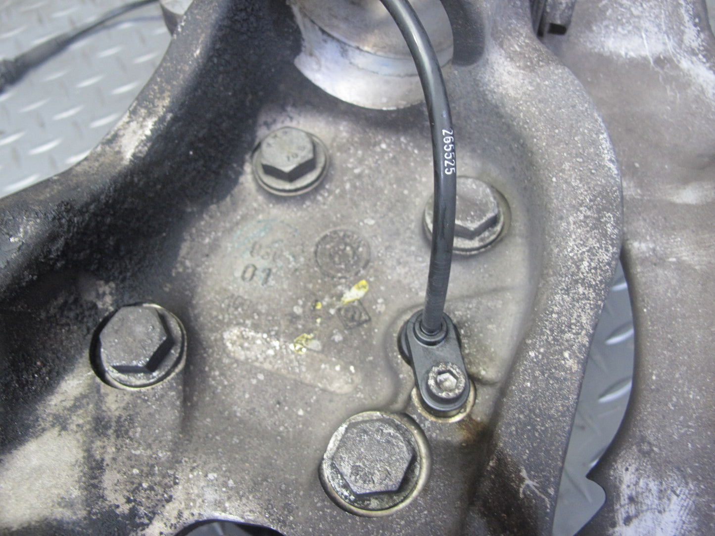 2006-2010 BMW E63 E64 M6 Front Left Spindle Knuckle Wheel Hub Bearing