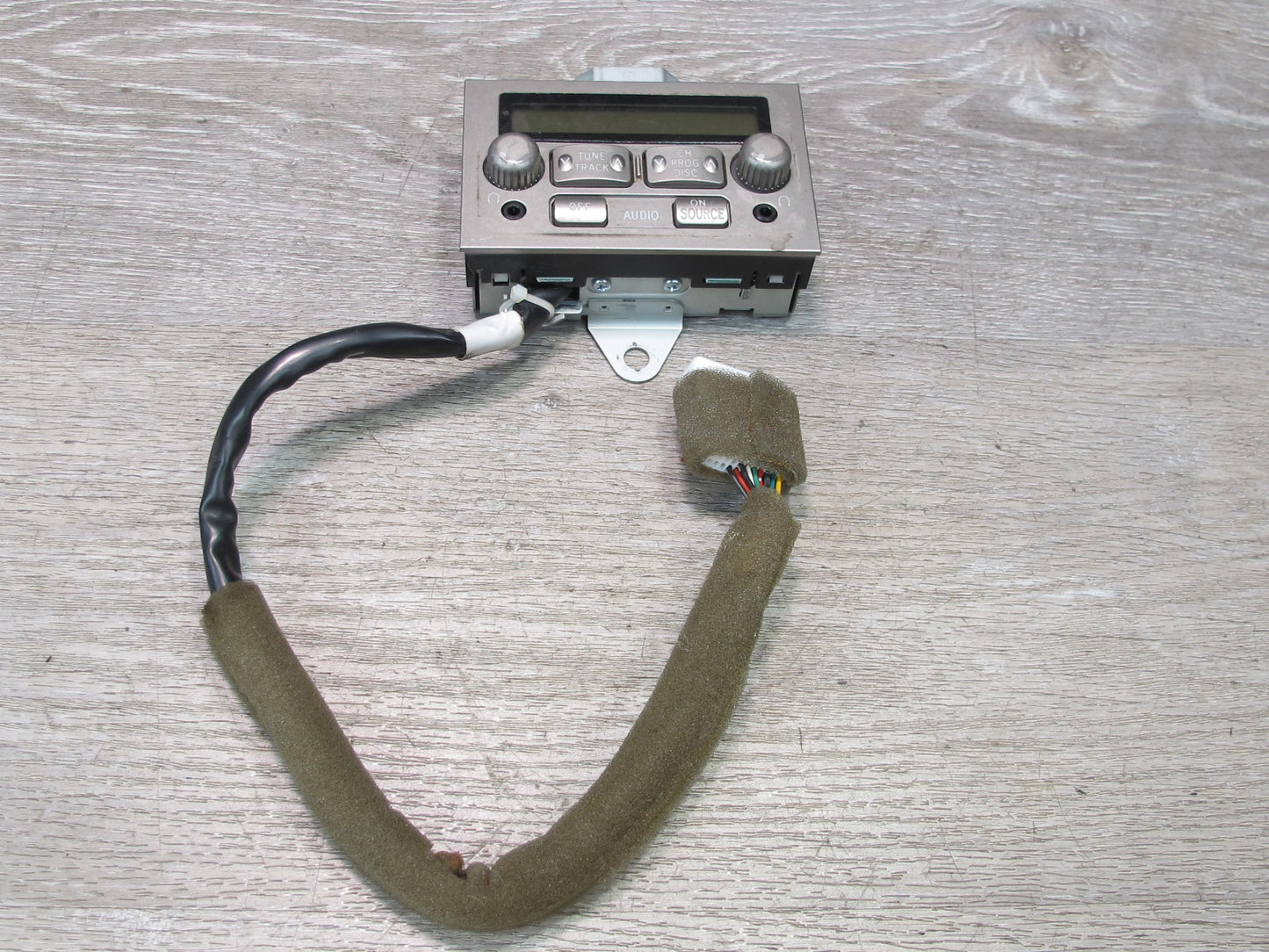2003-2005 Lexus UZJ100L LX470 Stereo Component Controller Switch 86230-600