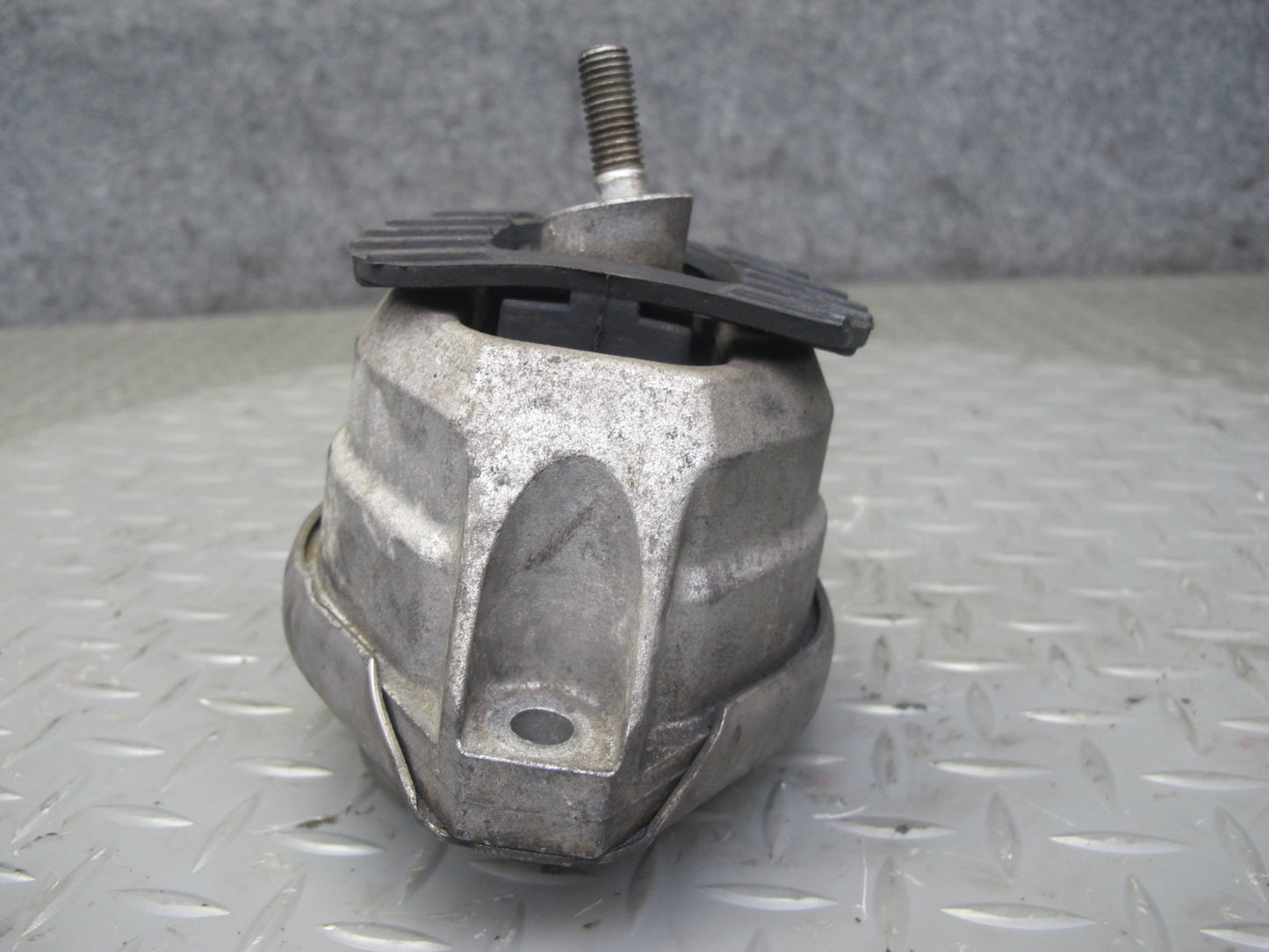2006-2010 BMW E63 E64 M6 Set of 2 Left & Right Engine Motor Mount