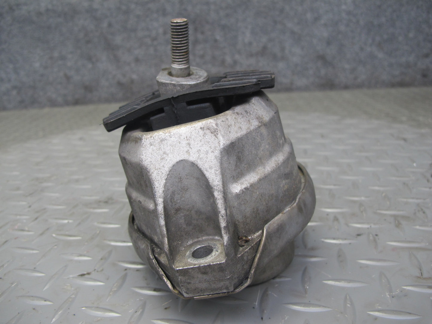 2006-2010 BMW E63 E64 M6 Set of 2 Left & Right Engine Motor Mount