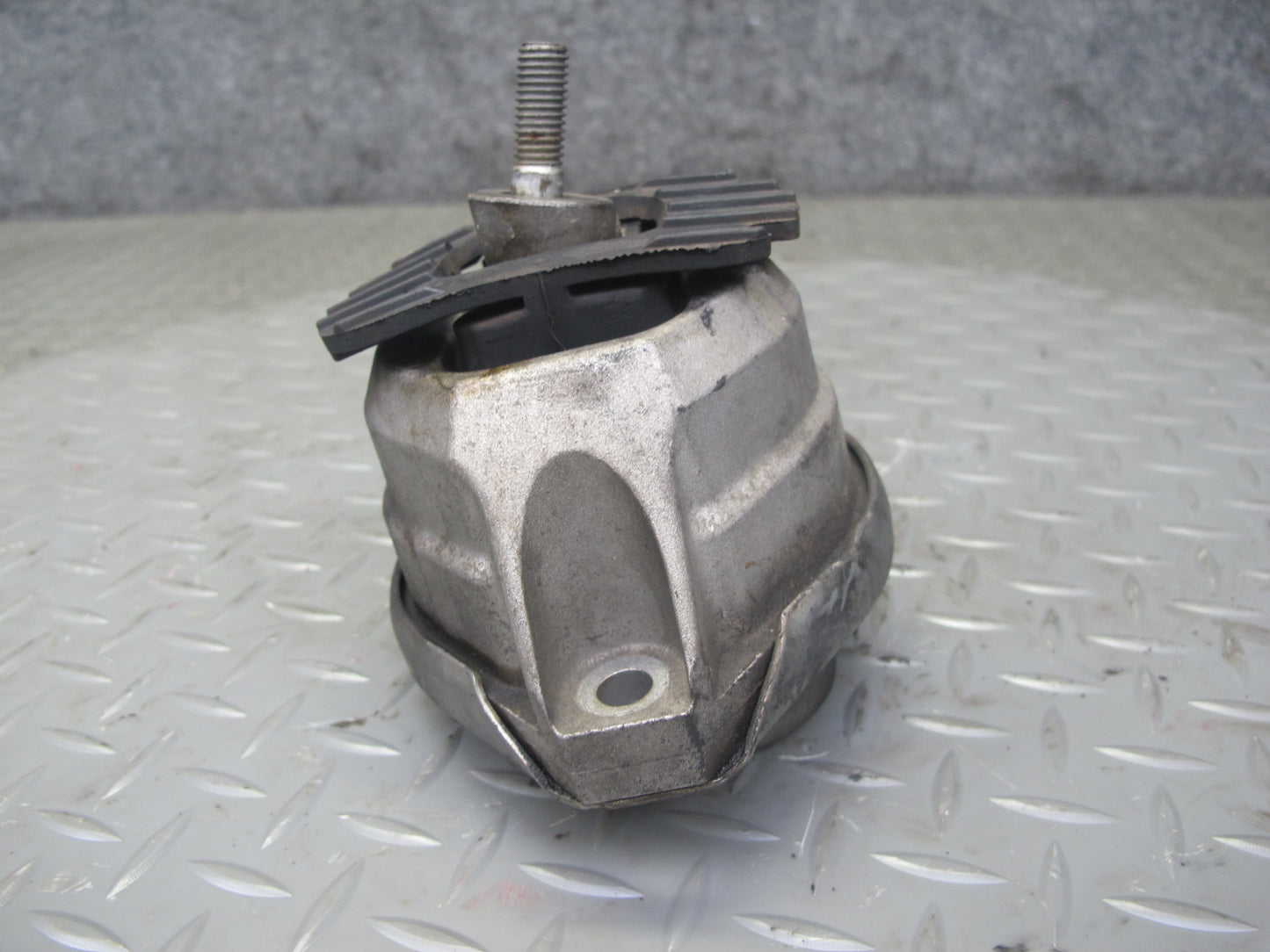 2006-2010 BMW E63 E64 M6 Set of 2 Left & Right Engine Motor Mount