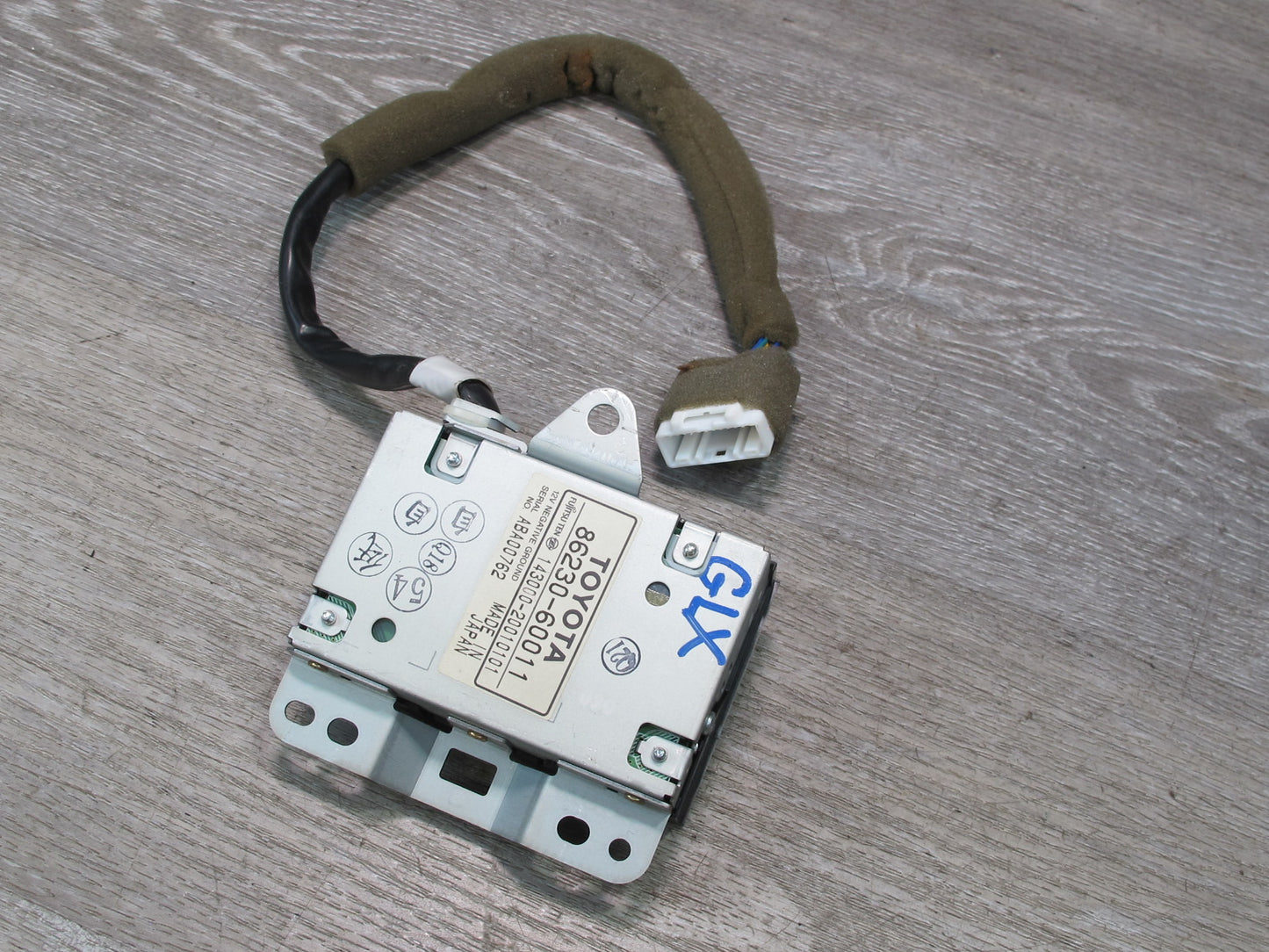2003-2005 Lexus UZJ100L LX470 Stereo Component Controller Switch 86230-600